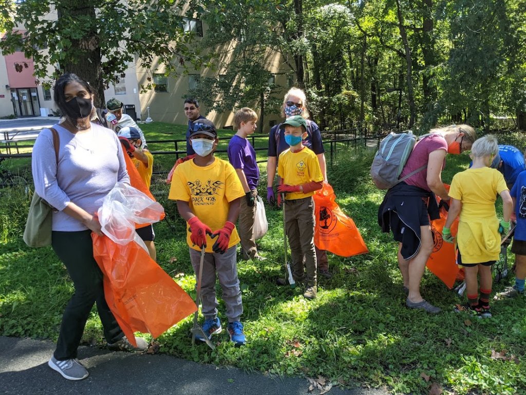 Scout pack 478 at Section 9 Sweep the Creek